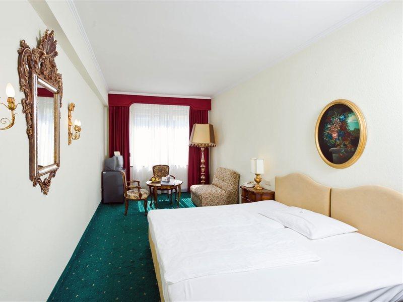 Royal 4*